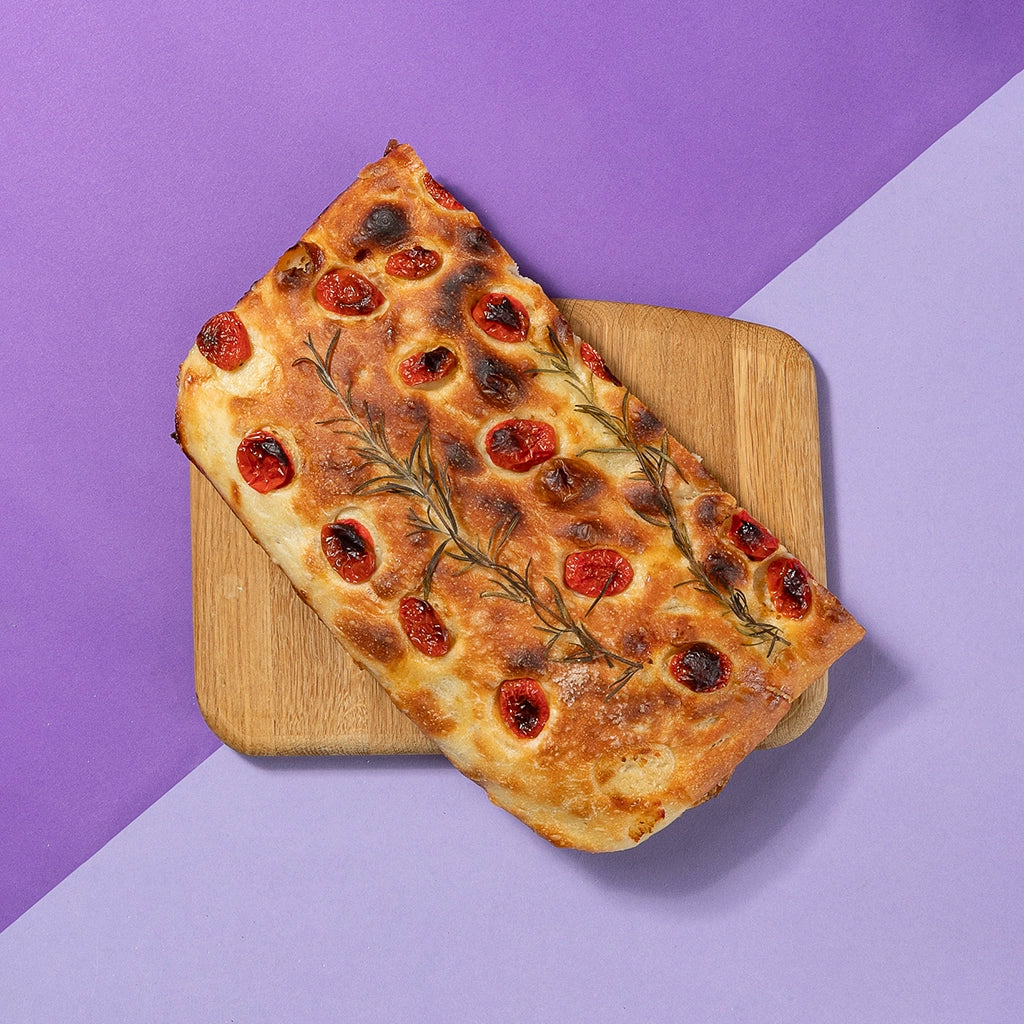 Foccacia z solą i pomidorkami cherry (10 cm x 15 cm)
